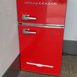Vintage-Inspired Red Frigidaire Mini Fridge with Freezer — Retro Style, Modern Functionality