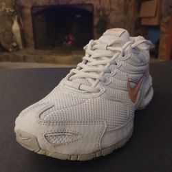 (Size-8.5) Nike Torch 4 Women's Shoes Like New Little use, looks like new, price in Frame and stores from $ 99 / $ 139 I ask $ 45 firm price

(Talla-8