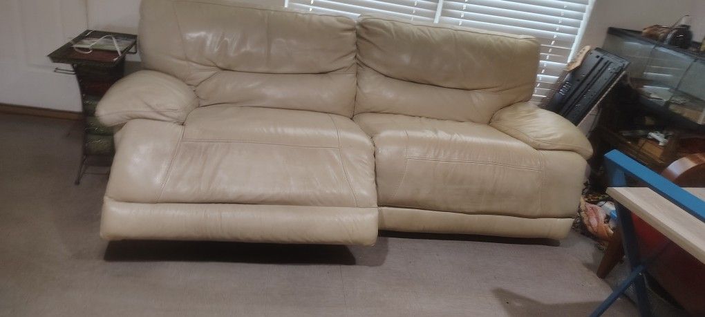 Pre-owned, Power Sofa Cream Colored 1 Side Doesn't Work