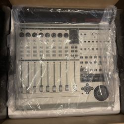 Mackie MCU Pro Mixer