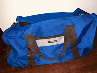 Large duffel bag easy to handle and has wheels