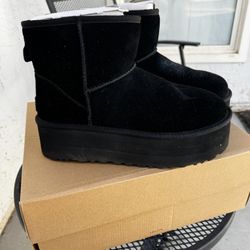 UGG Woman’s Classic Platform Boots 