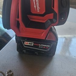 Milwaukee M18 5 Random Orbital Sander With Battery 