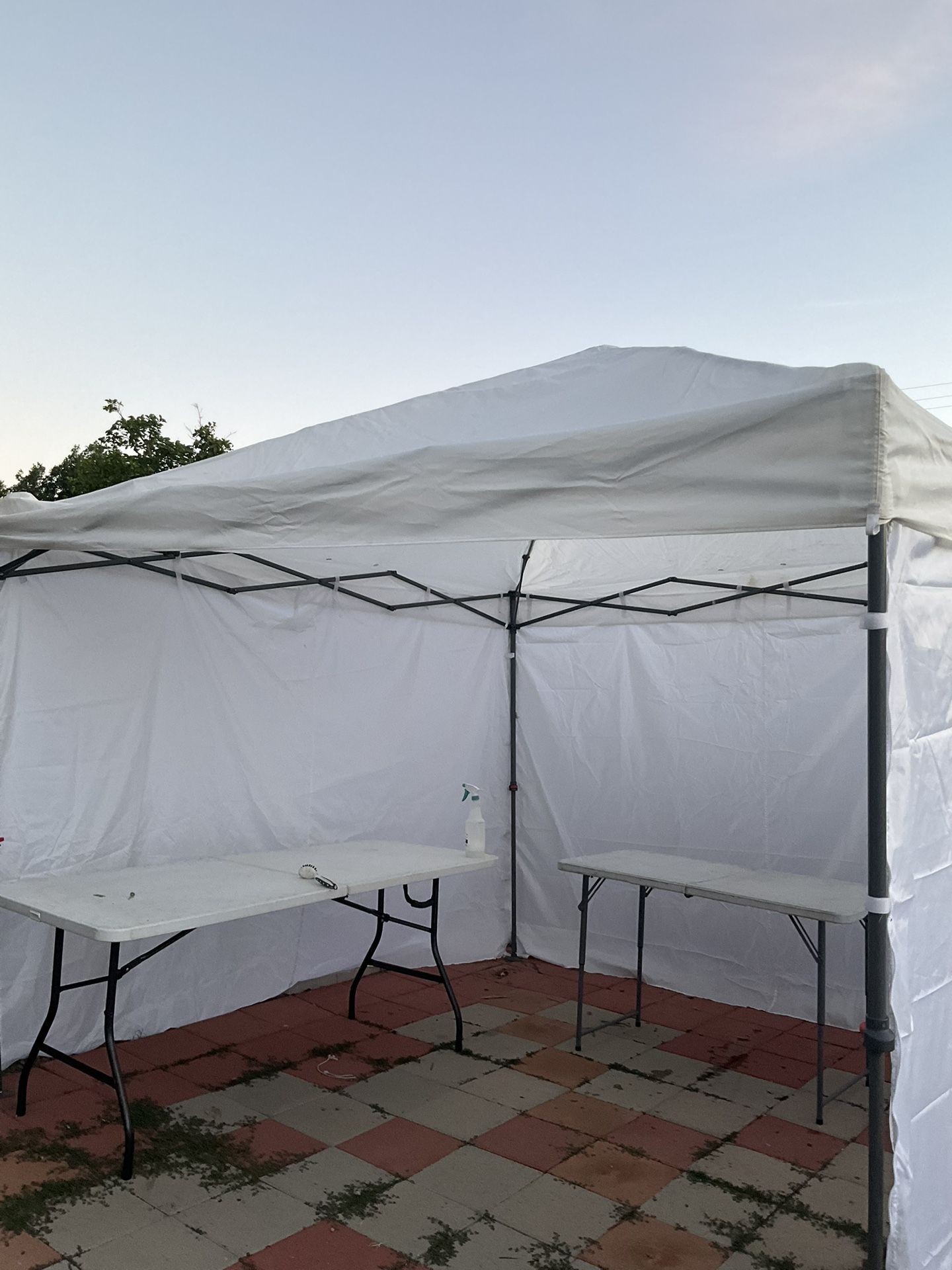 Canopy 10ft, 4walls. 2 Roofs. 2 Tables