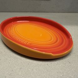 Le Creuset Stoneware Spoon Rest – Flame (Orange) – Like New