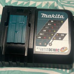 MAkita Fast Charger 