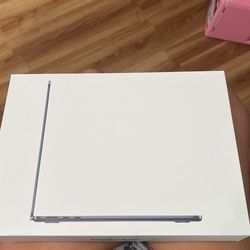 MacBook Air 13.6-inch BOX