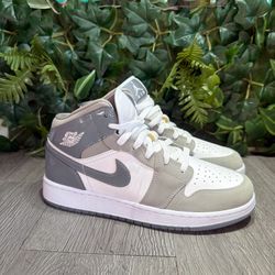 Nike Air Jordan 1 Mid Cool Grey White HF3193-100 GS Size 6.5 Y/Women’s Sz 8
