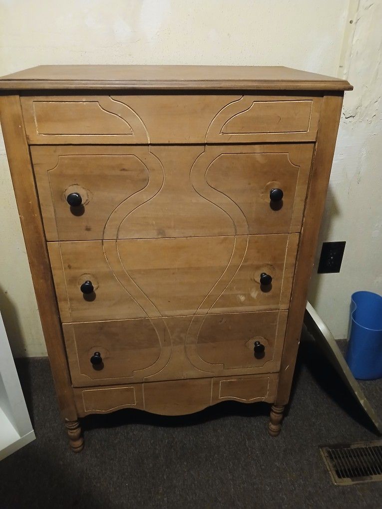 ANTIQUE DRESSER 