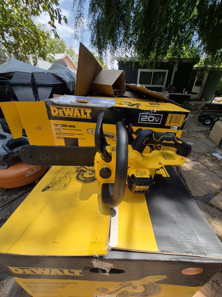 DEWALT 20V MAX 12 in. Cordless Battery Powered Chainsaw (Tool Only)