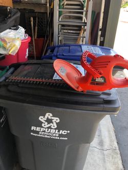 Electric 17in. Hedger, Blower/Vac