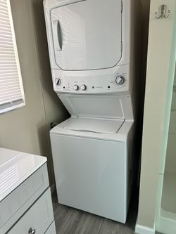 GE Washer/Dryer *Brand New*