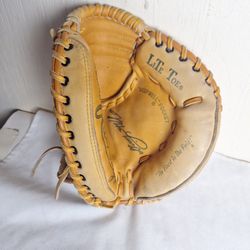 Rawlings Catcher's Glove, MIKE PIAZZA MODEL,  34"