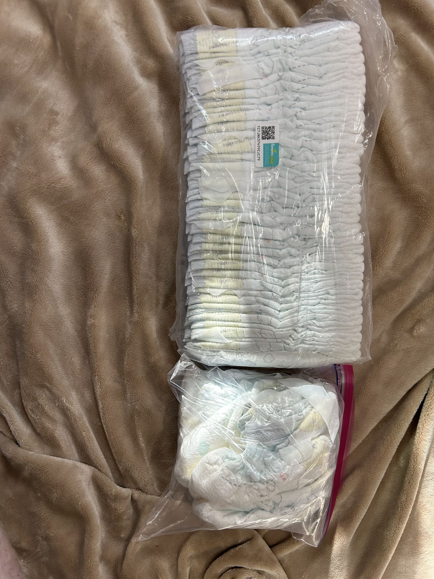 Size 3 Diapers Pampers Swaddles 42 Count for Sale in Sacramento, CA