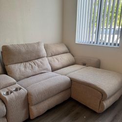 Reclining Sectional Sofa – Like New – Comfortable & Clean