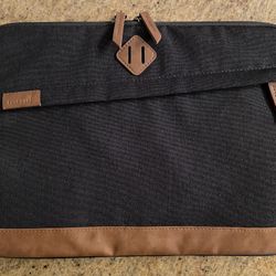 NEW Targus Strata III Laptop Sleeve
