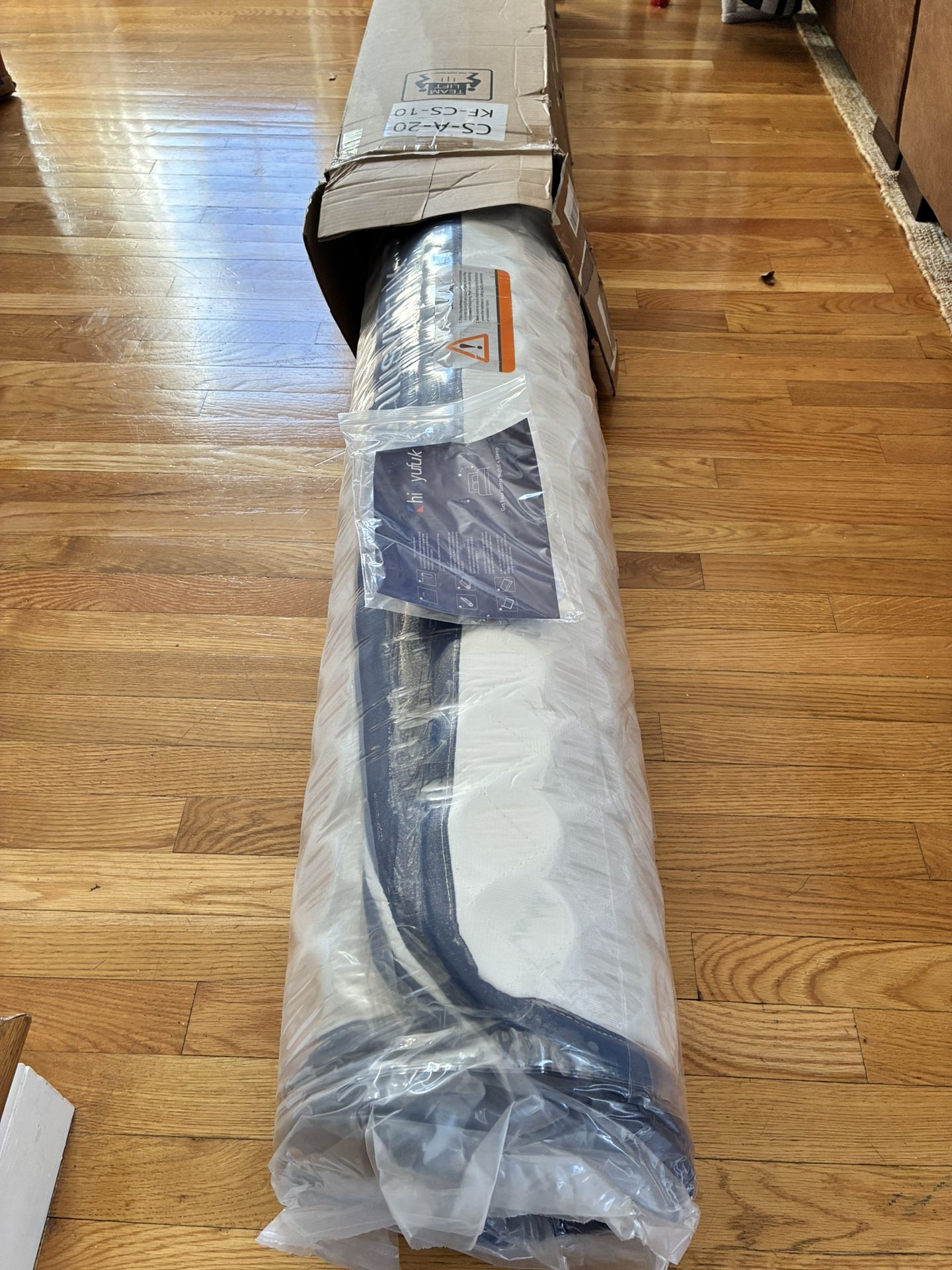 CHIUSYUFUK QUEEN MATTRESS,10 INCH,Gel Infused Memory Foam and Pocket Spring Hybrid Mattress - BRAND NEW!!!