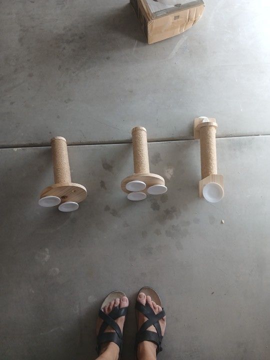Cat Scratcher With Suction Cups