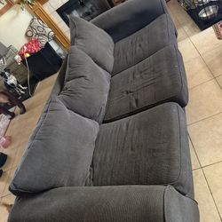 Couch W Pull Out Bed