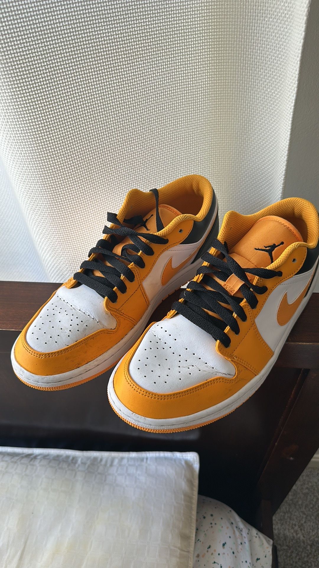 Nike Air Jordan 1 Low University Gold White (553558-701) Men's Size US9.5