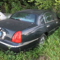1999 Lincoln Town Car (Parts Only)