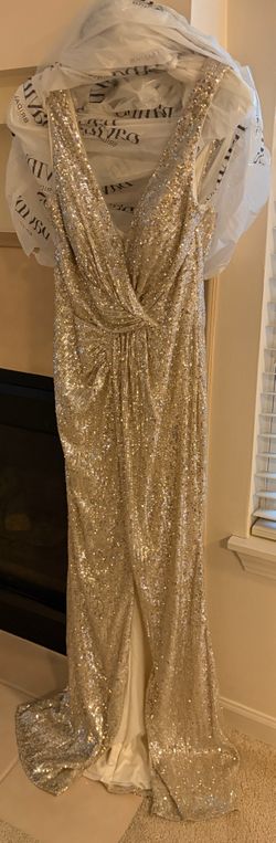 NWT Champagne Gold Sequin Gown – Size 4 ✨