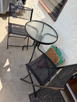 Outdoor Bistro Set Table and 2 Chairs (moving-need gone)