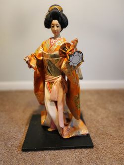 Vintage Japanese Geisha doll (also referred to as an Oyama or Nihon Ningyo doll)