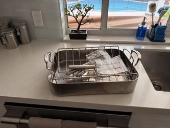 Cuisinart MultiClad Pro 16" Rectangular Roaster with Rack (Model MCP117-16BR).