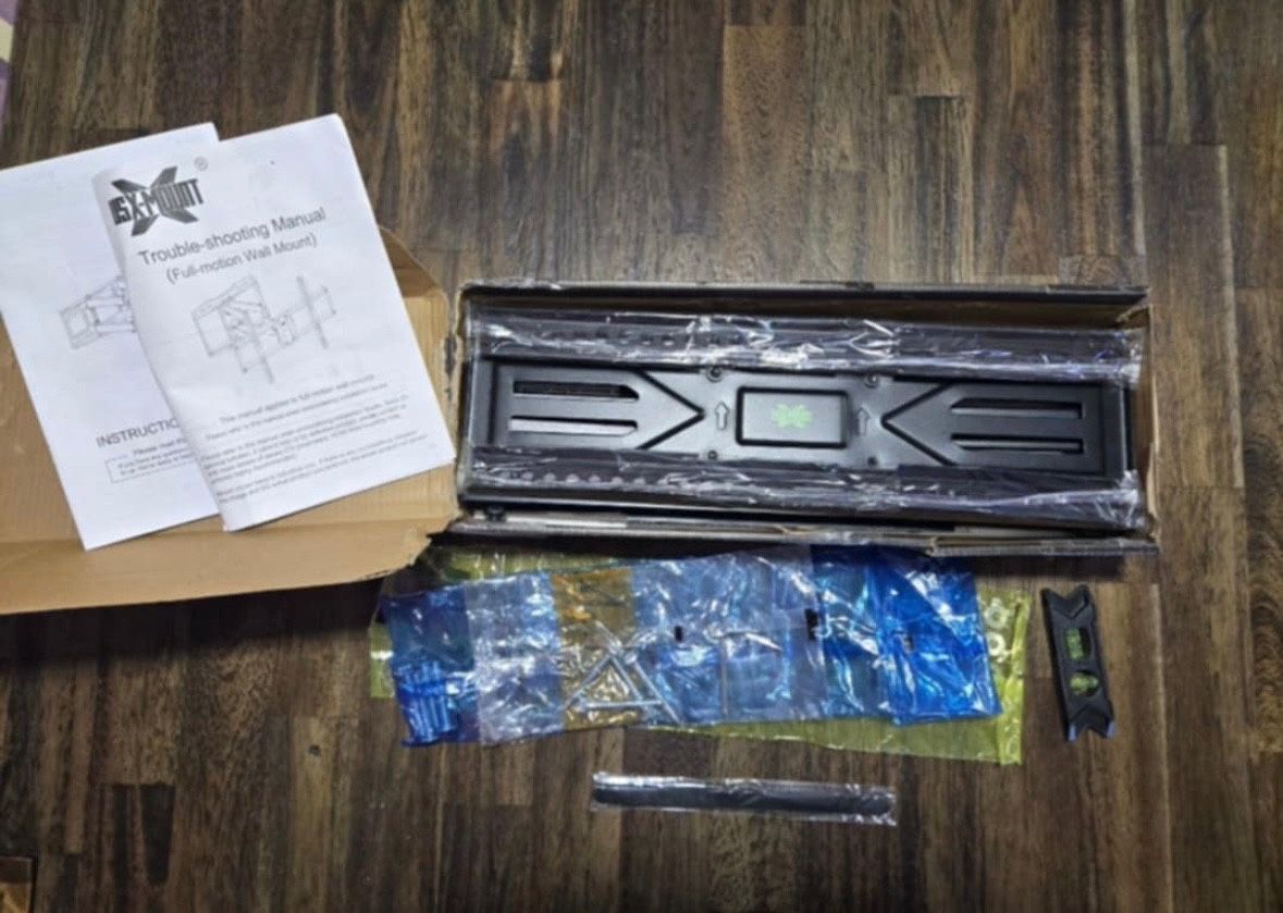 New Full Motion TV Wall Mount For 32”-70” TV’s 