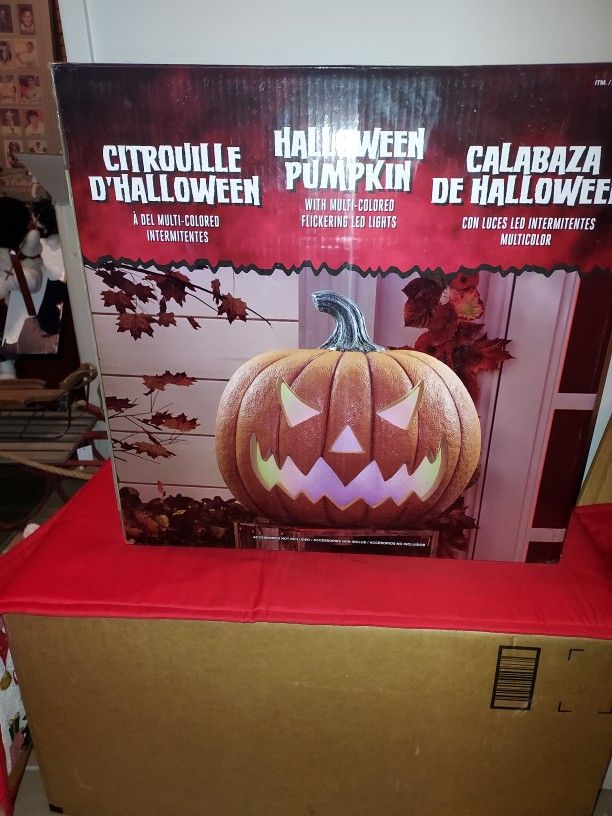 LARGE TALKING PUMPKIN WITH MUTI COLORED LIGHTS