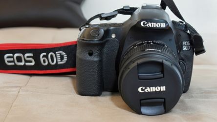 Canon EOS 60D DSLR Camera with 18mm - 55mm