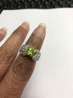 Bella lucie peridot ring size 6