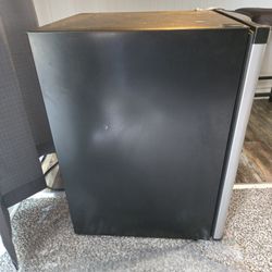 Emerson Mini Fridge 
