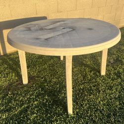 Round Plastic Table 