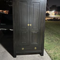 Armoire / Wardrobe
