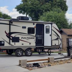 Self contained trailer