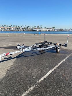 Pacific Galvanized boat trailer fits boat 10-17ft
