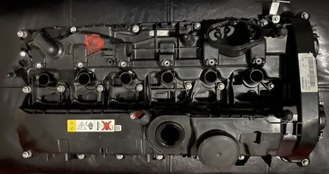 B58 valve cover perfect condition