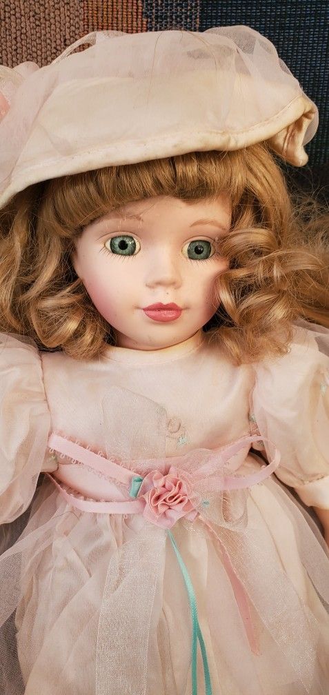 Vintage Brass Key Inc Porcelain Doll Hair Need To Be Glue Back