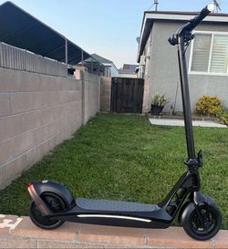 Bugatti 10.0 Max Electric Scooter. 1000W Motor