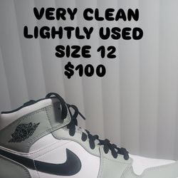 VERY CLEAN JORDAN 1 MID SIZE 12