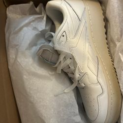 Reebok Above The Rim White Tennis shoes 