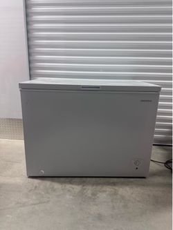 Insignia 10.2 CU Chest Freezer