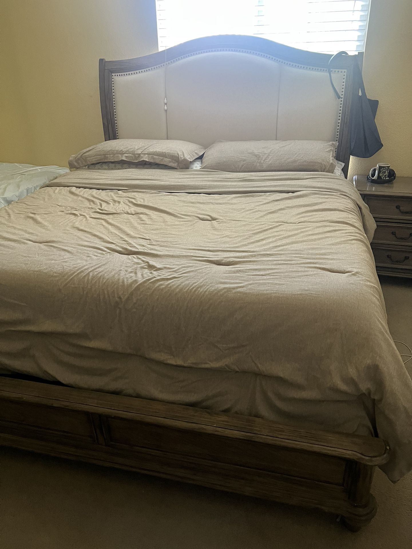 California King Bedroom Set Two Nightstands, One Long Drawer, Headboard Footboard