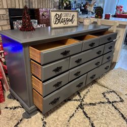 ✨✨GORGEOUS GRAY LONG SOLID WOOD 11 DRAWER DRESSER✨✨