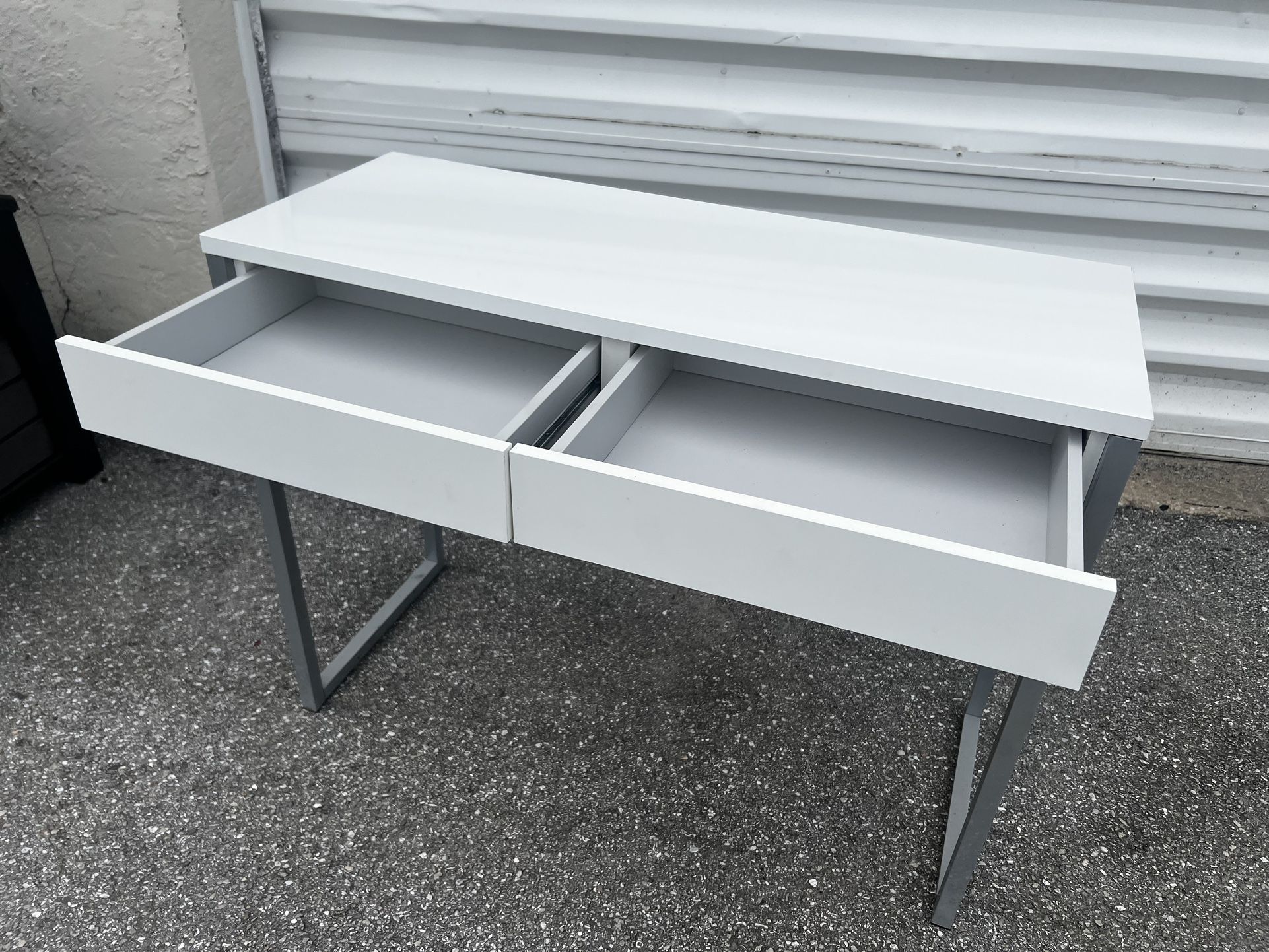 Modern White and Grey Two Drawer Minimalist Homework Study Computer Desk! Great condition! 40x16x30in