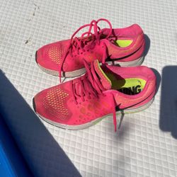 Nike Shoes Size 9