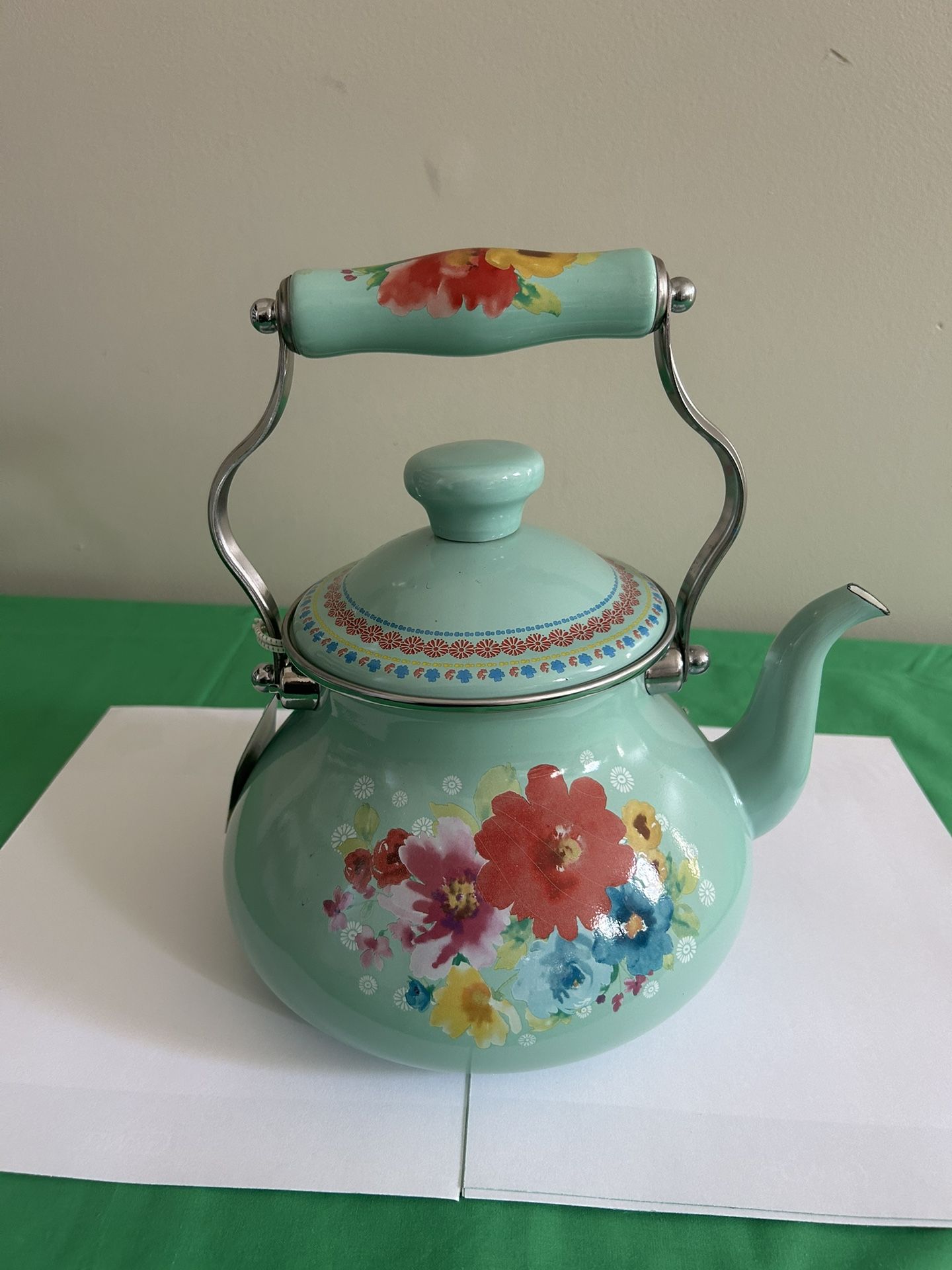 The Pioneer Woman  Breezy Blossom  2-Quart Enamel on Steel Tea Kettle New