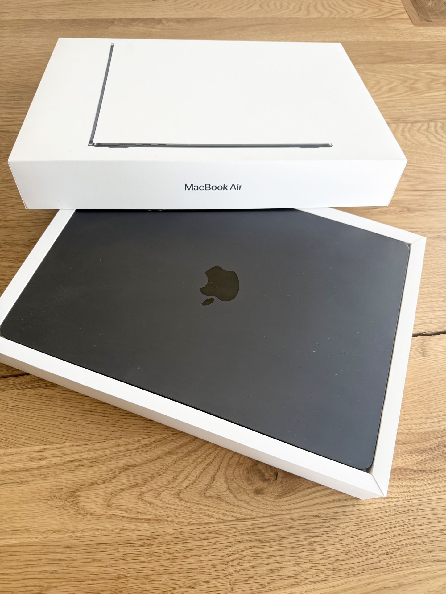 Apple 2023 MacBook Air 15- Inch M2 8GB/256 SSD Like New